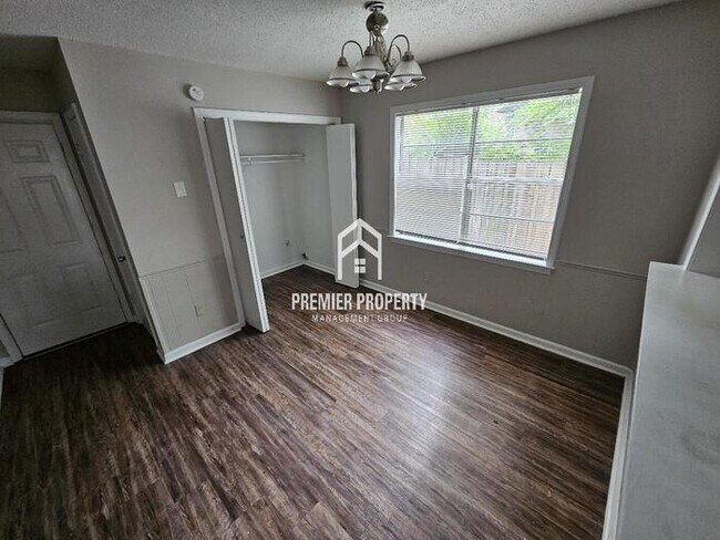 Building Photo - 3963 Lacewood Dr