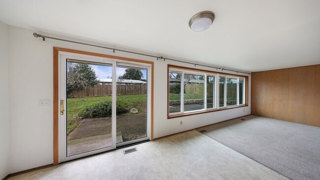 Building Photo - 3 Bed 2 Bath - One-Story - NAS Whidbey - F...