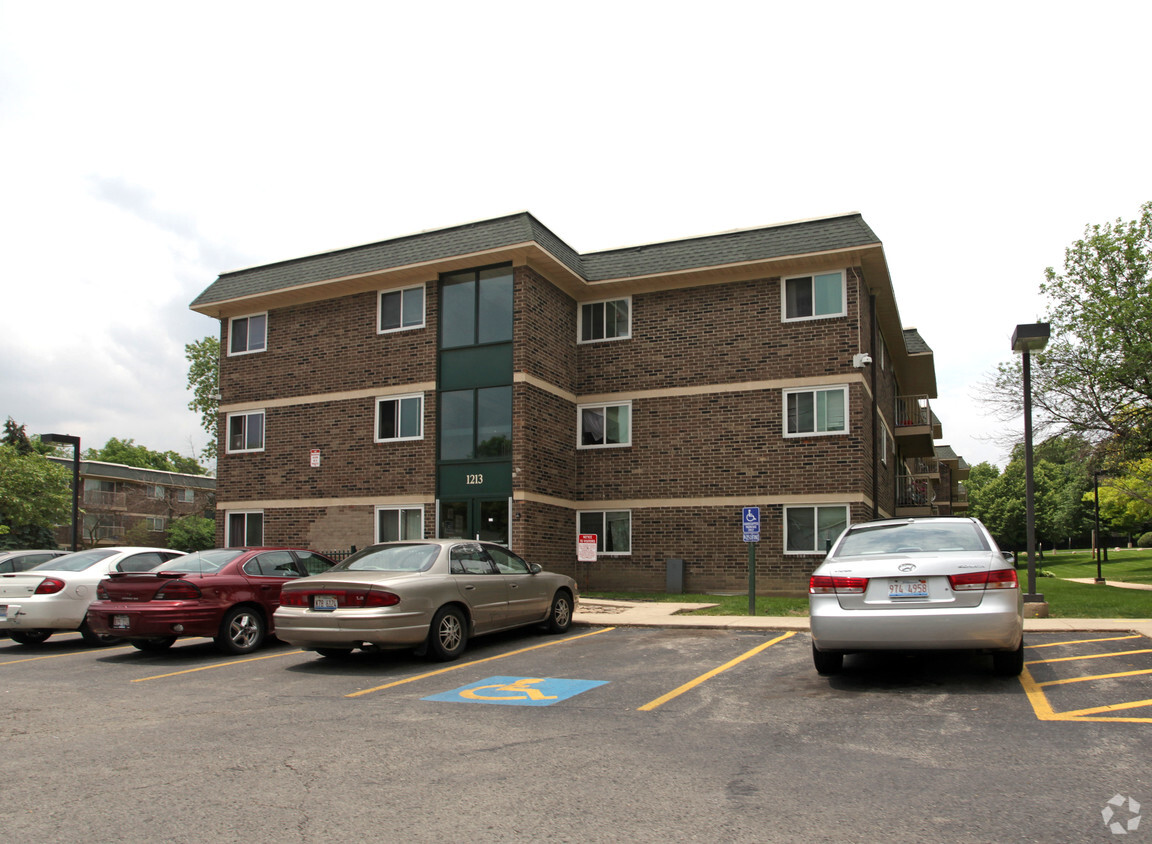 Building Photo - Forest Ridge