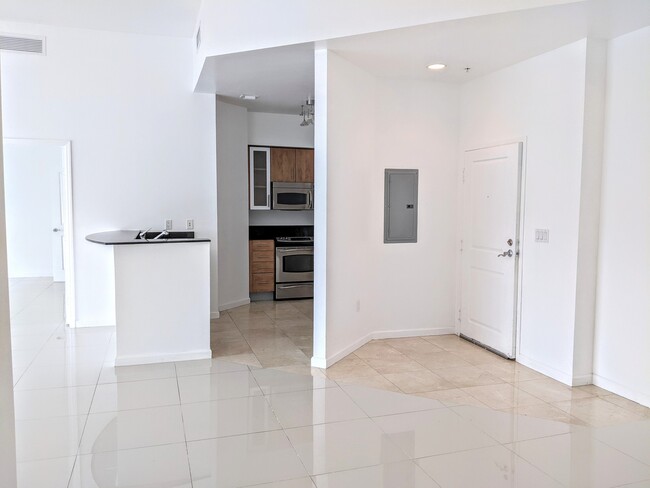 Building Photo - 7910 Harbor Island Dr