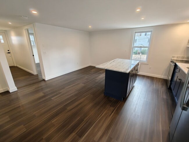 Building Photo - 225 State St