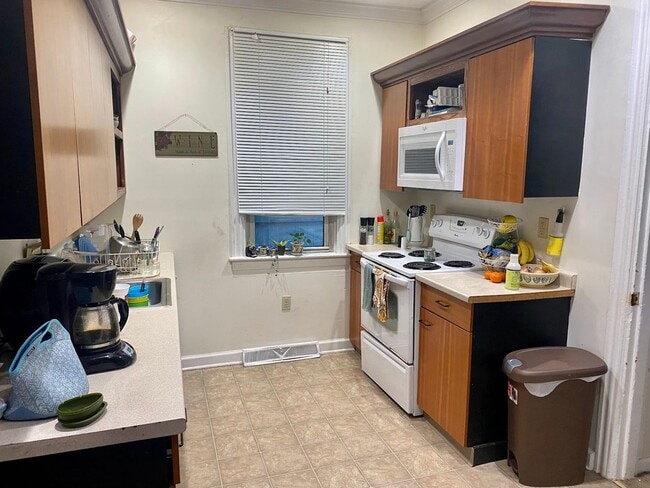 Building Photo - Spacious 4 Bedroom  in Slopes w/ Laundry &...