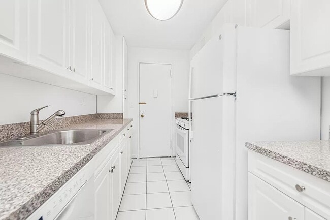 Building Photo - 3333 Henry Hudson Pkwy