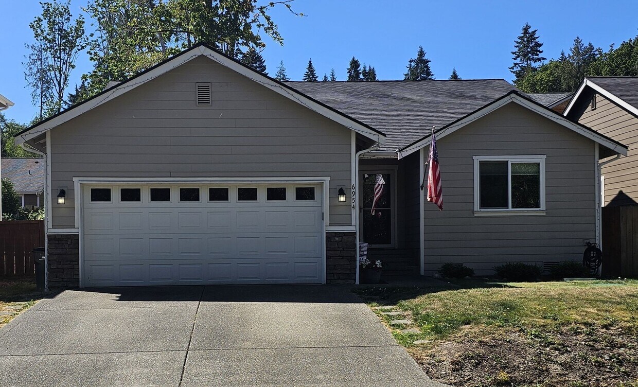 Foto principal - Your Perfect Home Awaits – 3 Bed, 2 Bath, ...