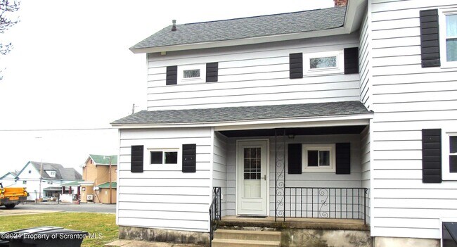 Foto del edificio - 112 E Elm St