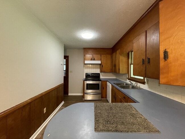 Building Photo - 156 Hilldale Ln