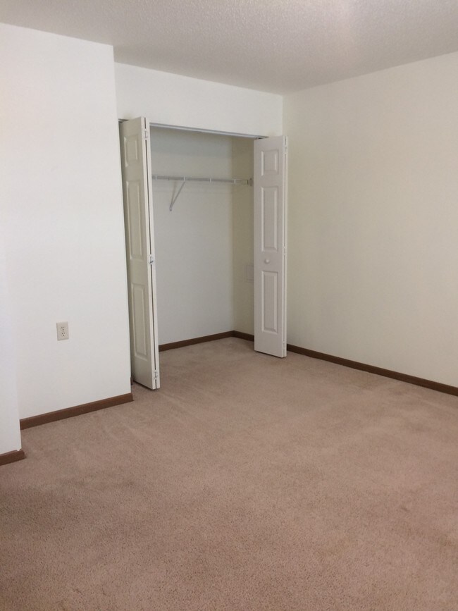 South Glen Village Townhomes Rentals Minot, ND