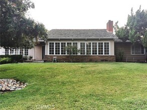 Building Photo - 319 Vaquero Rd