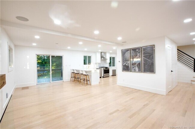 Building Photo - 87 Square Acre Dr