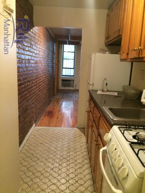 Foto del edificio - 323 E 92nd St