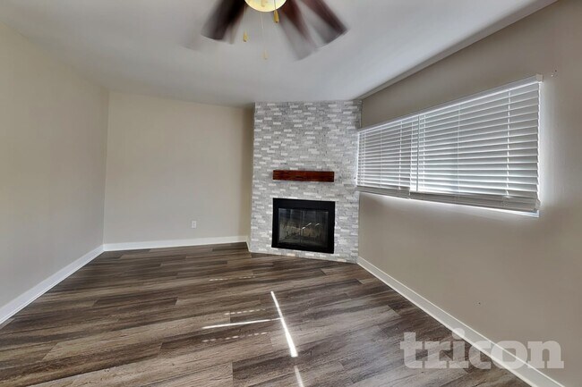 Foto del edificio - 15202 Highland Ave