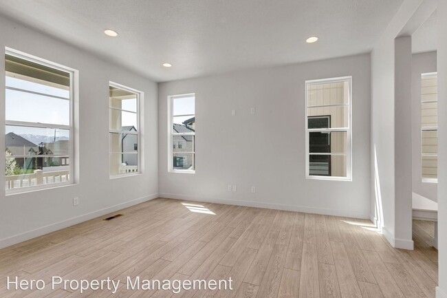 Foto del edificio - 3 br, 2.5 bath House - 412 West 3050 North,
