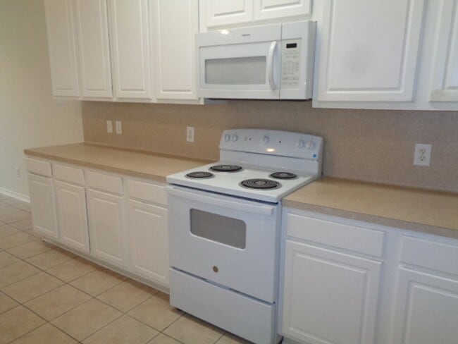 Building Photo - Beautiful 3BR Townhome in Villas of Oakwood Glen – Klein ISD