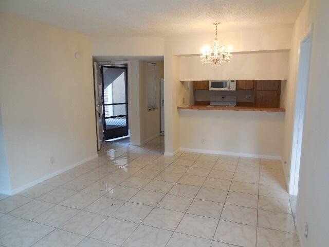 Foto del edificio - 8393 Royal Palm Blvd