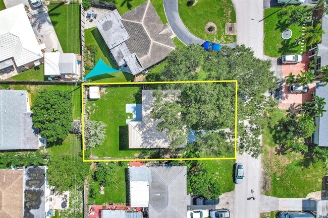 Foto del edificio - 261 NE 45th St