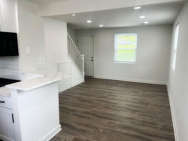 Building Photo - 3 Bed 1.5 Bath Landover