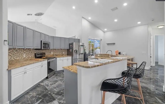 Foto del edificio - 711 NW 19th Ct