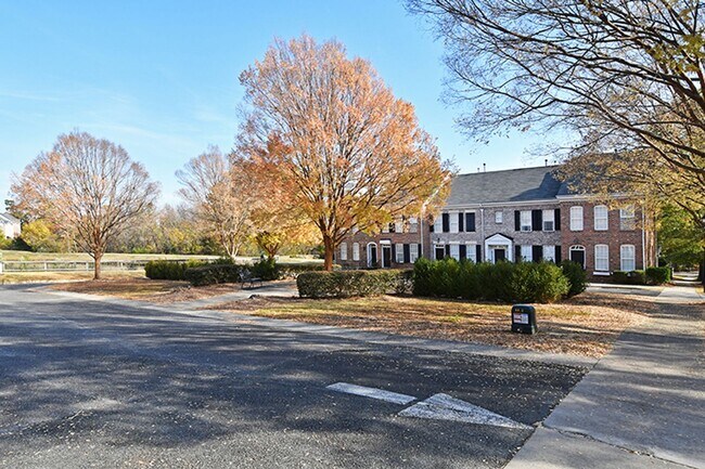 Foto del edificio - 8643 Beaver Creek Dr