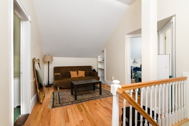 Building Photo - 10 Trowbridge St