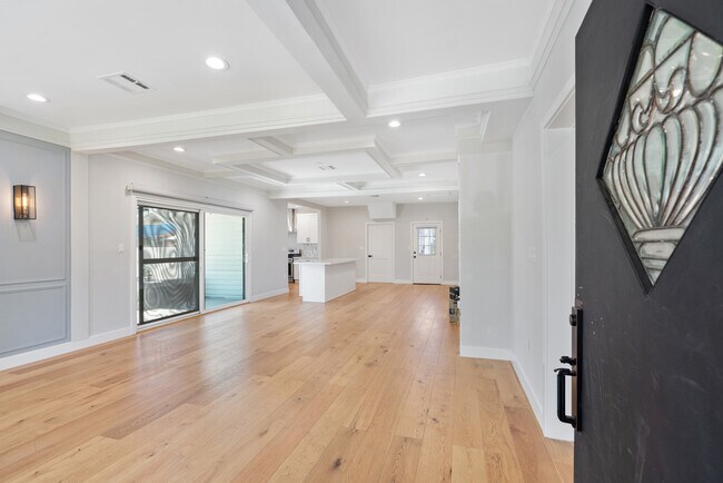 Foto del edificio - 1828 W 47th St