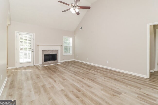 Building Photo - 2975 Northcliff Dr