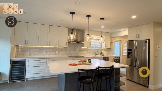 Building Photo - 1229 11th Av E