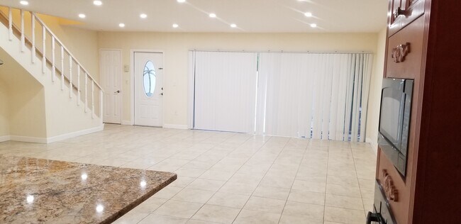 Foto del edificio - 802 Raymond St