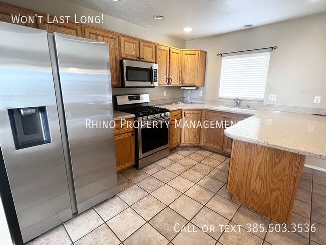 Building Photo - 460 E 3650 N