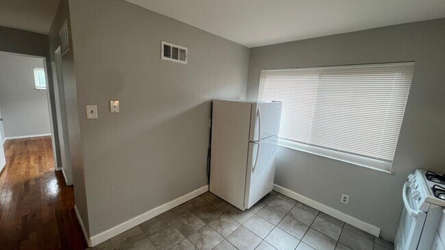 Foto del edificio - 5305 S Compton Ave
