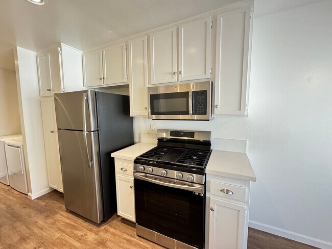 Building Photo - Beautiful & Bright 2Bd/1.5Ba Condo in Miss...