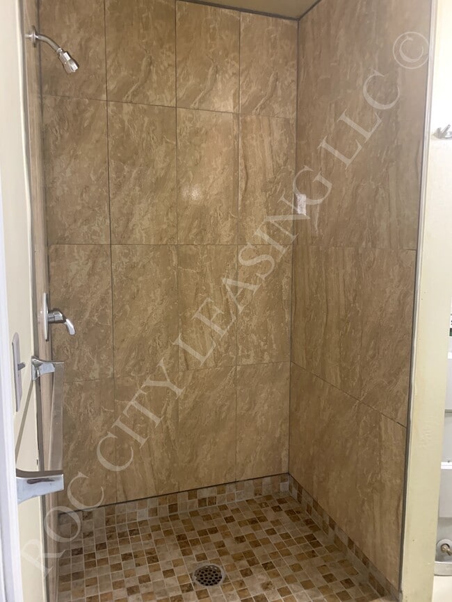 155 Saint Paul #512 Baño - Hive@155 and Hive Andrews