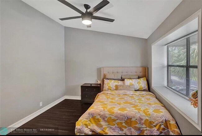 Building Photo - 3325 Carambola Cir S
