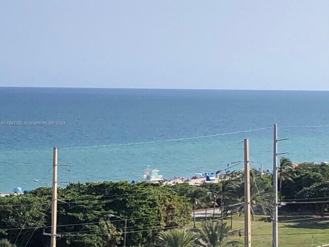 Foto del edificio - 100 Bayview Dr