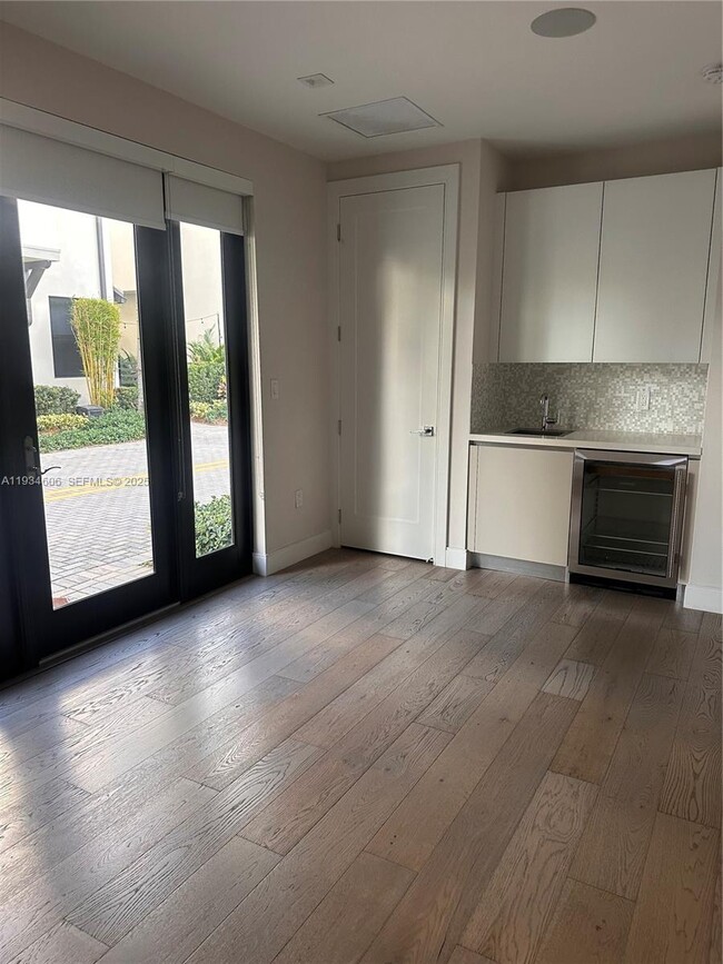 Building Photo - 8231 NW 48th St