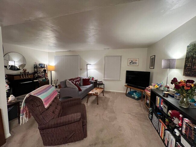 Foto del edificio - Beautiful Haymarket Square Home