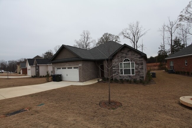 Building Photo - 3bed/2bath Residential House Available Soon!