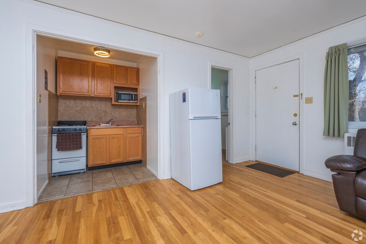 Primary Photo - Myrtle Apartments - All Utilities Included