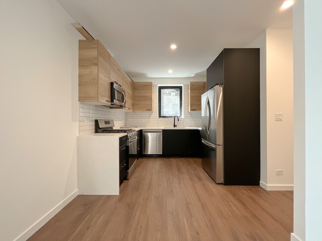 Foto del edificio - 3710 N Kenmore Ave