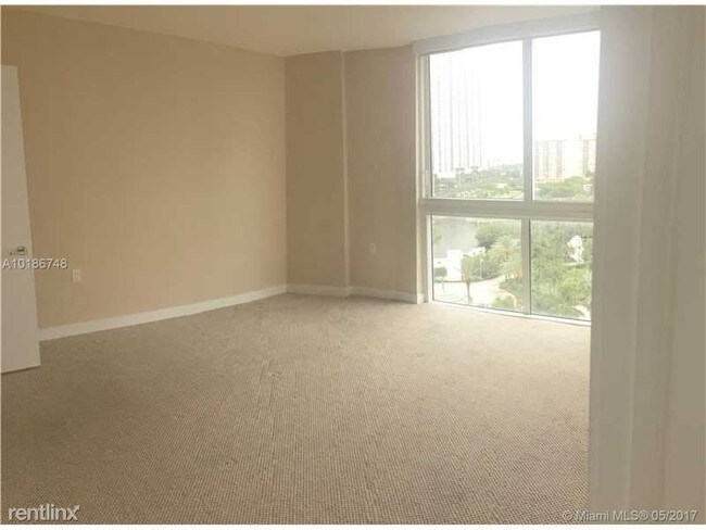 Foto del edificio - 150 Sunny Isles Blvd