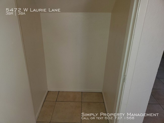 Foto del edificio - Spacious 3 bedroom 2.5 bathroom Townhouse!