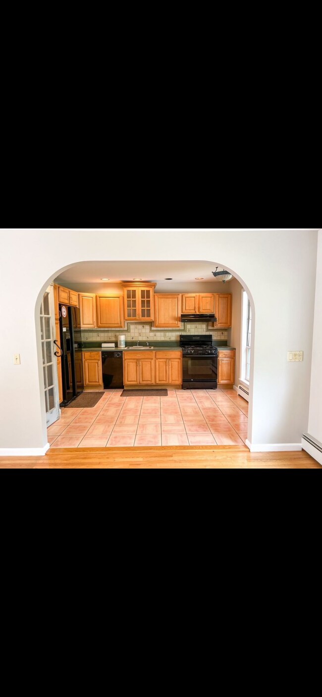 61 Wading River Rd Center Moriches, NY 11934 Alquileres en Center