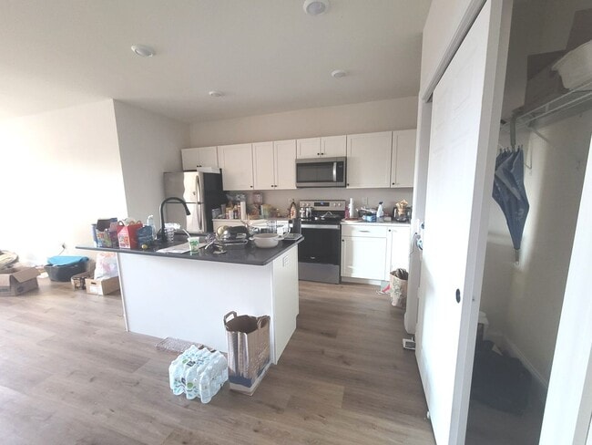 Interior Photo - 2577 Downer