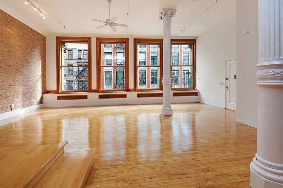 Primary Photo - 515 Broadway