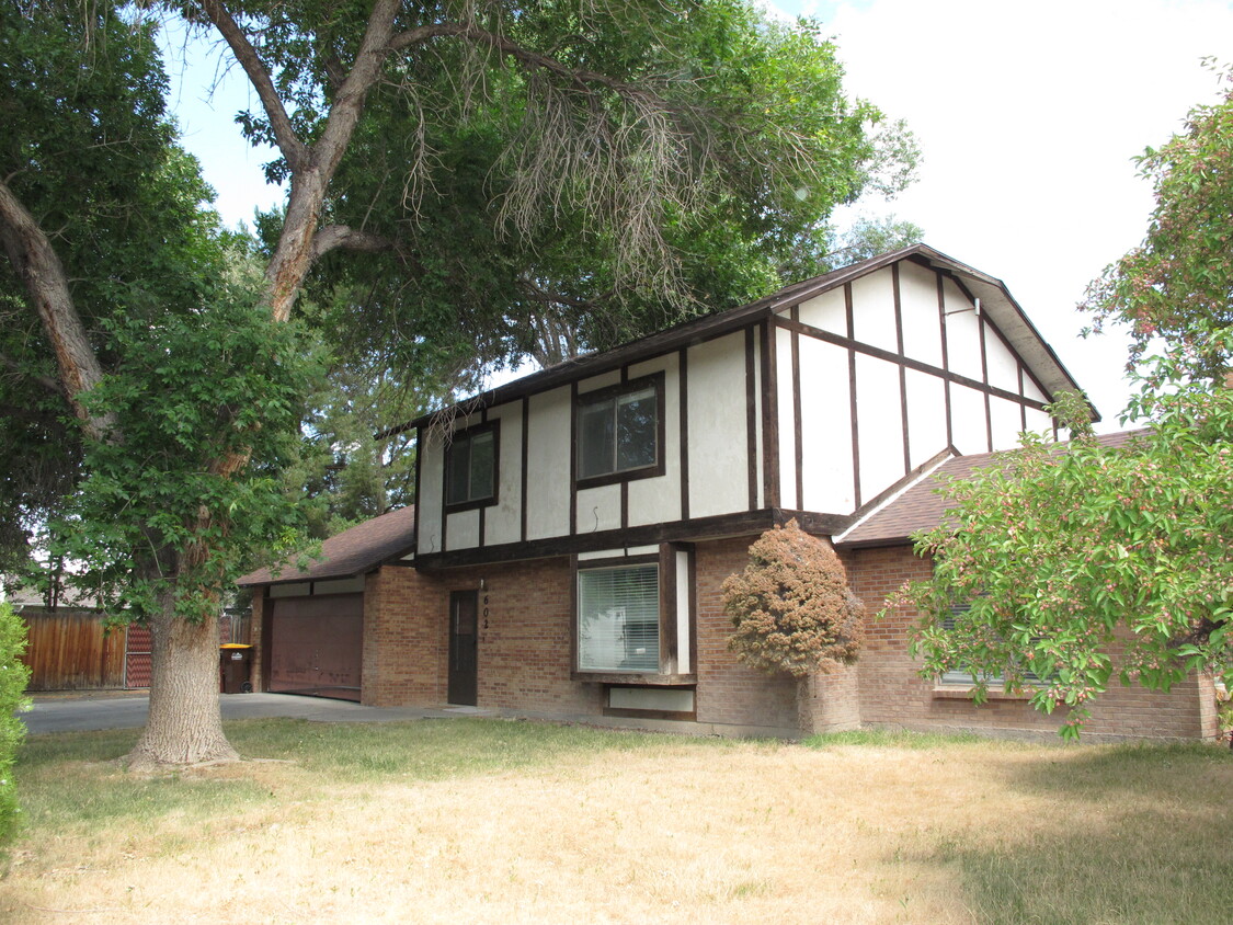 Primary Photo - 602 Seranade St