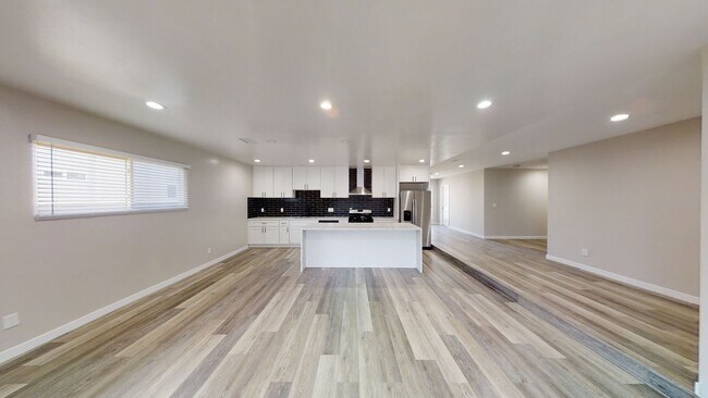 Foto del edificio - 4BD/2 BA Close Walk to Campus