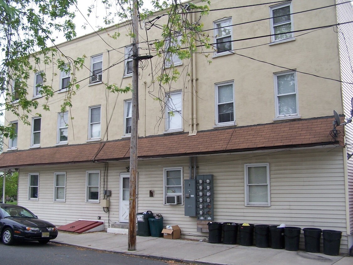 Building Photo - 210-212 S Main St