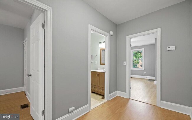 Foto del edificio - 217 Adams St NE