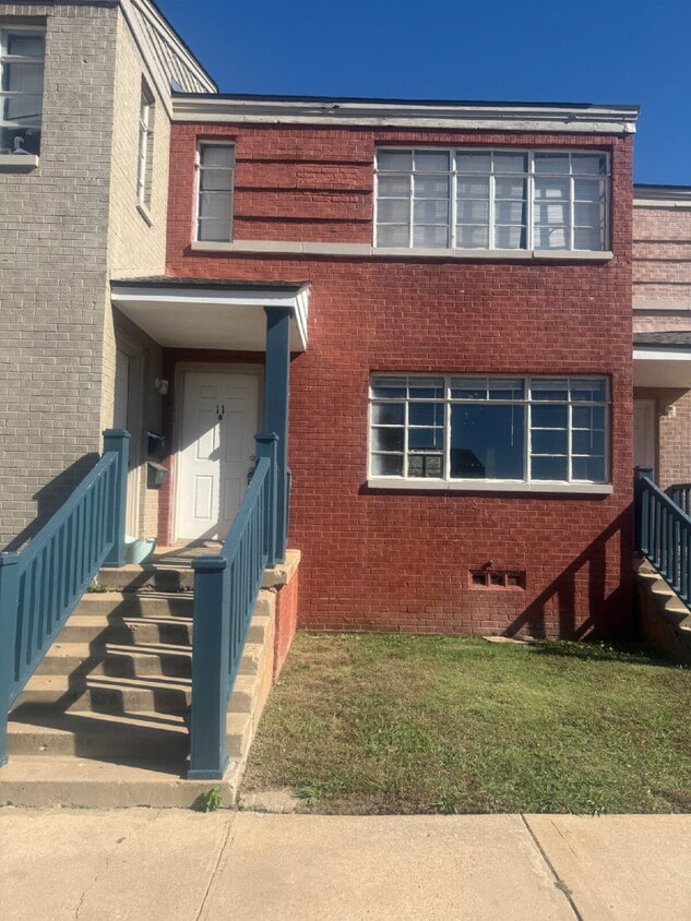 Foto principal - Charming 2-Bedroom Townhome