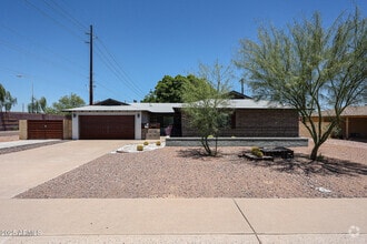 Building Photo - 6402 E Cambridge Ave