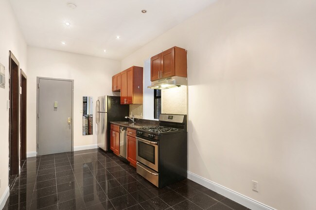 929 Amsterdam Ave Unit 1 R New York Ny 10025 Apartment For Rent Primary Photo 929 Amsterdam Ave